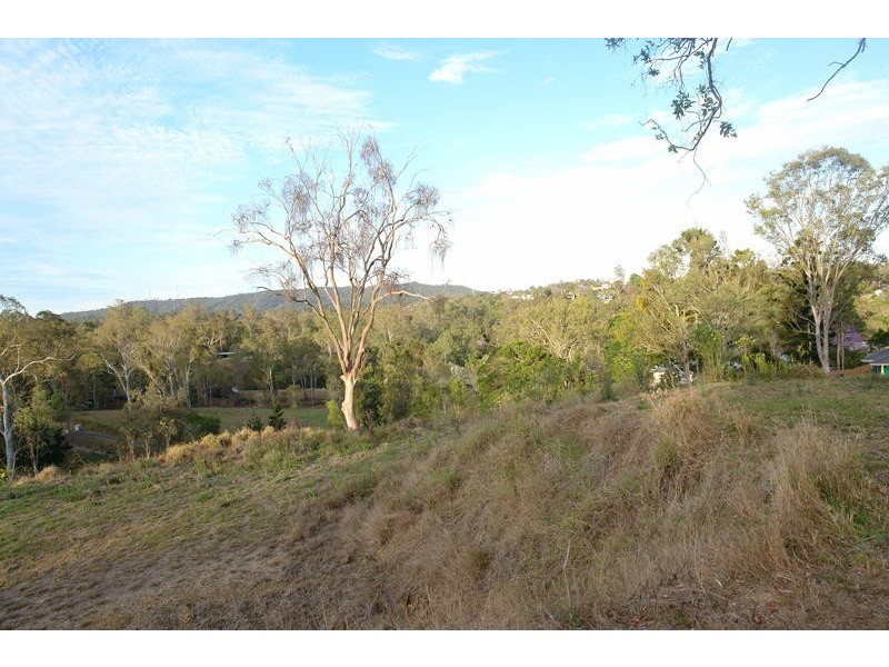 4 Kintyre Street, Brookfield QLD 4069